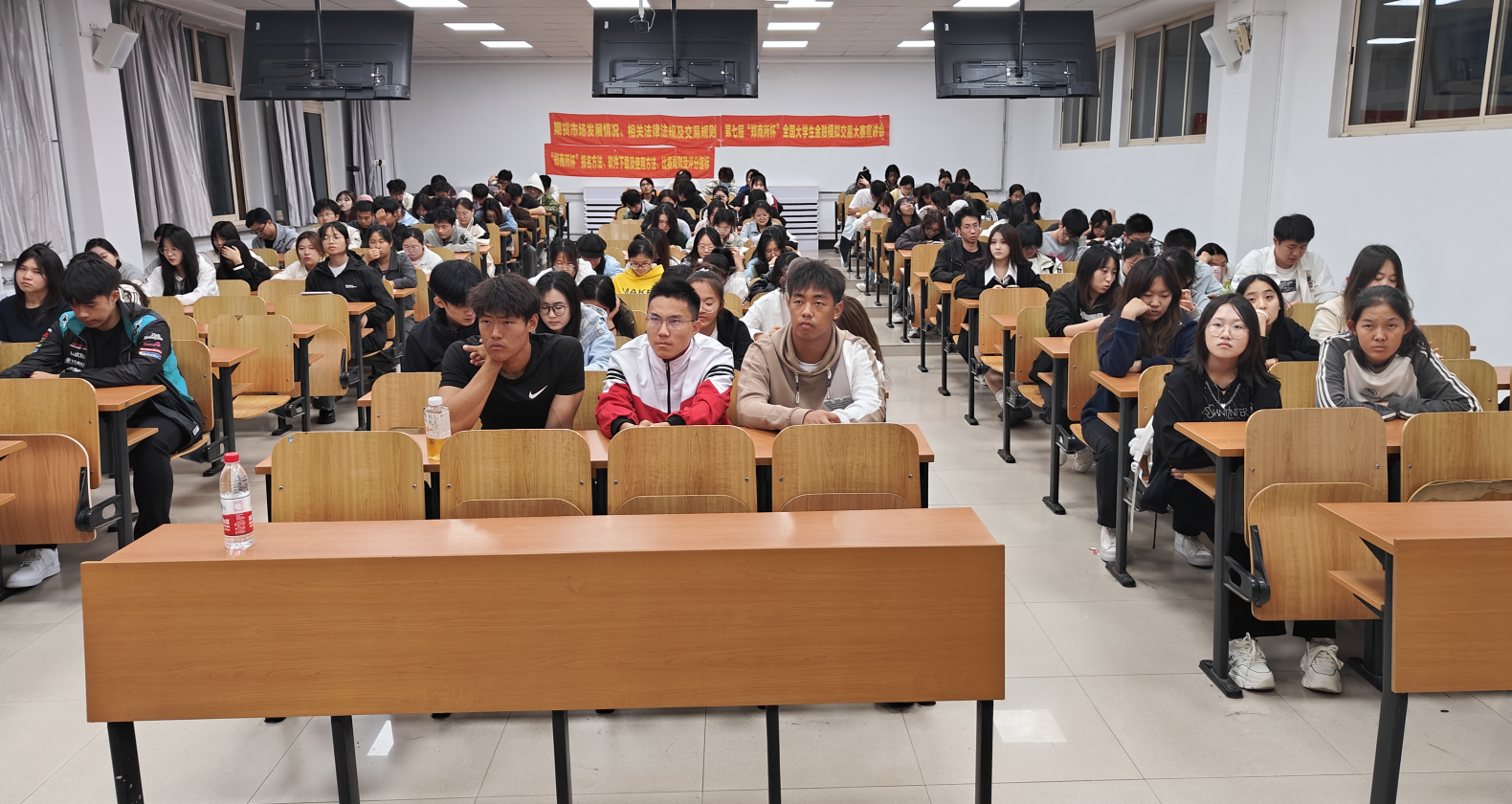 “期貨知識(shí)進(jìn)校園”暨第七屆“鄭商所杯”全國(guó)大學(xué)生金融模擬交易大賽宣講會(huì)新聞稿